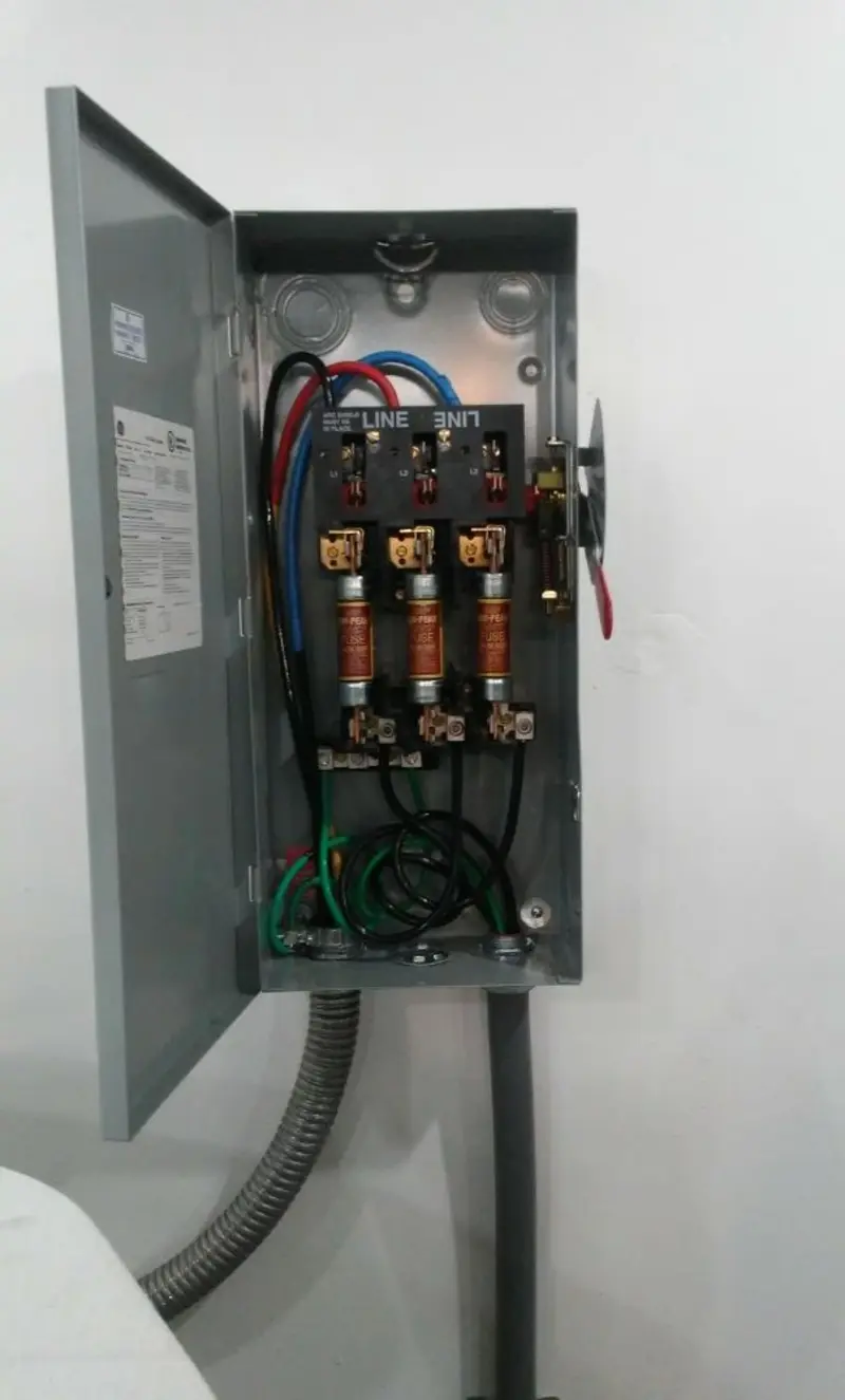 Three-phase disconnect switch installed for Smoke Detector Installation in Connellsville
